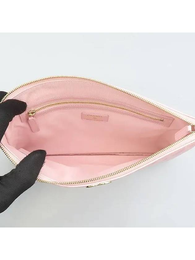 AP2968 Light pink color caviar gold logo decoration clutch - CHANEL - BALAAN 5