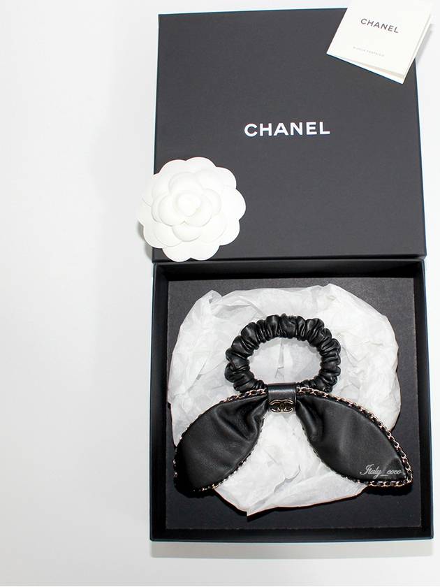 CC Chain Leather Ribbon Scrunchy Black - CHANEL - BALAAN.