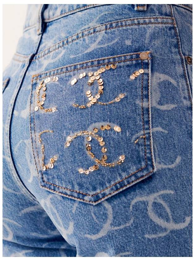 23 CC Logo Printed Jeans Jeans Light Blue P75555 - CHANEL - BALAAN 10