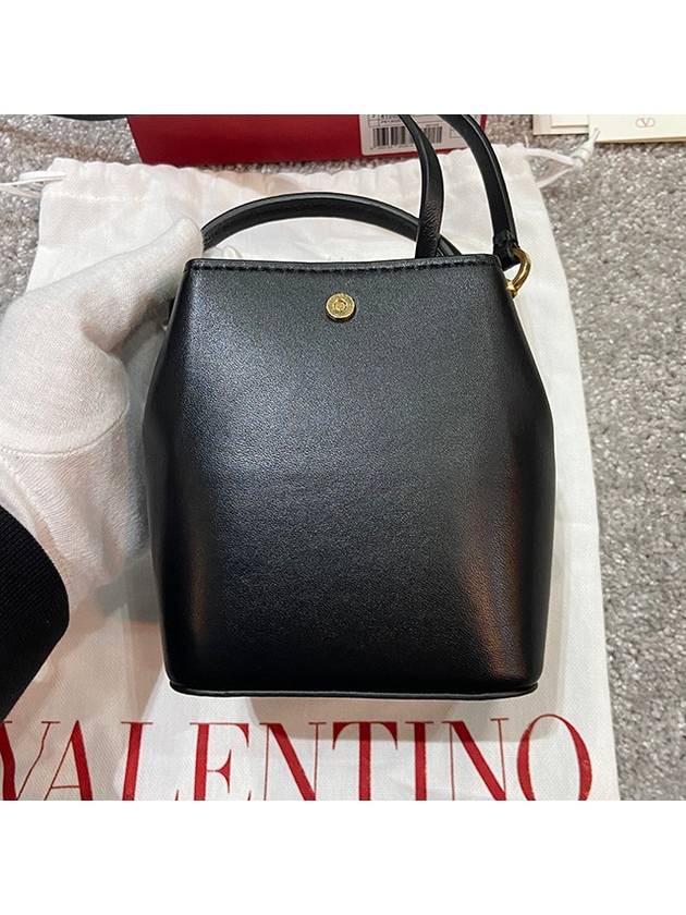 V Logo Micro Bucket Bag Black - VALENTINO - BALAAN 9