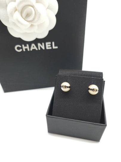 CC Logo Pearl Stud Earrings Black White - CHANEL - BALAAN 2