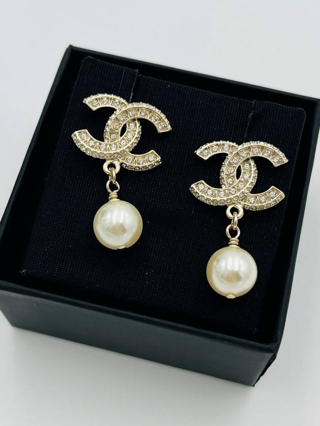 CC Metal Logo Pearl Earrings Gold - CHANEL - BALAAN 3