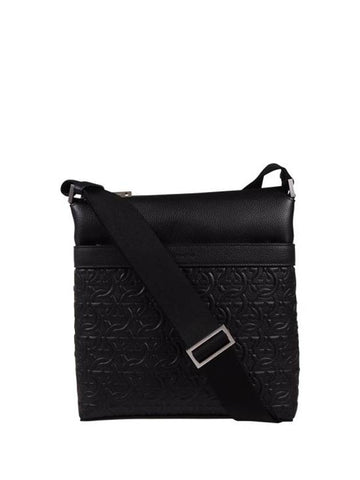 Embossed Logo Cross Bag Black - SALVATORE FERRAGAMO - BALAAN 1