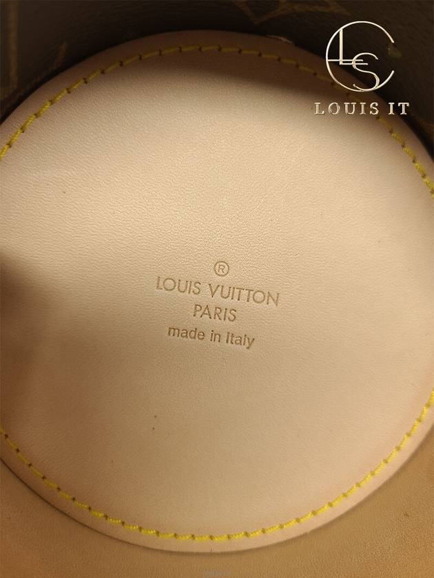 female guitar - LOUIS VUITTON - BALAAN 5