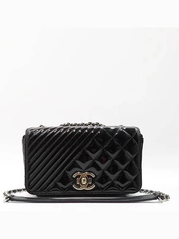 A92796 Black Patent Chevron COCO Boy Silver Logo Chain Shoulder Bag - CHANEL - BALAAN 2