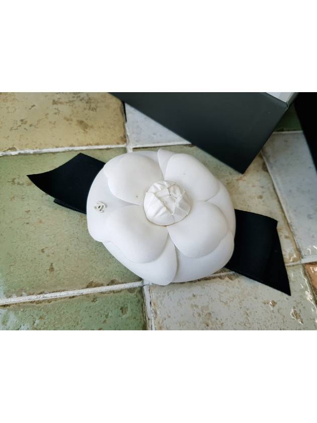 camellia corsage brooch - CHANEL - BALAAN 3