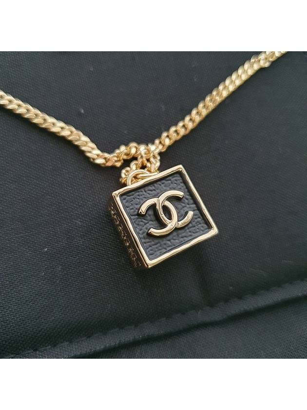 Square CC logo gold metal necklace - CHANEL - BALAAN 6