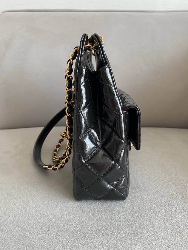 Hobo Handbag Shiny Crumpled Calfskin Gold Black - CHANEL - BALAAN 4