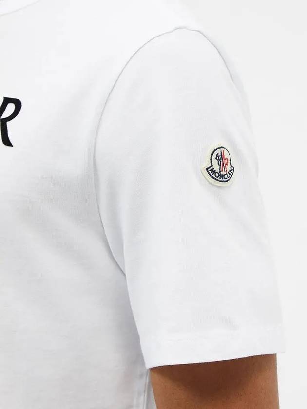 Wappen Logo Sleeve Flock Text White Short T Shirt 8C00042 8390T 001 - MONCLER - BALAAN 3