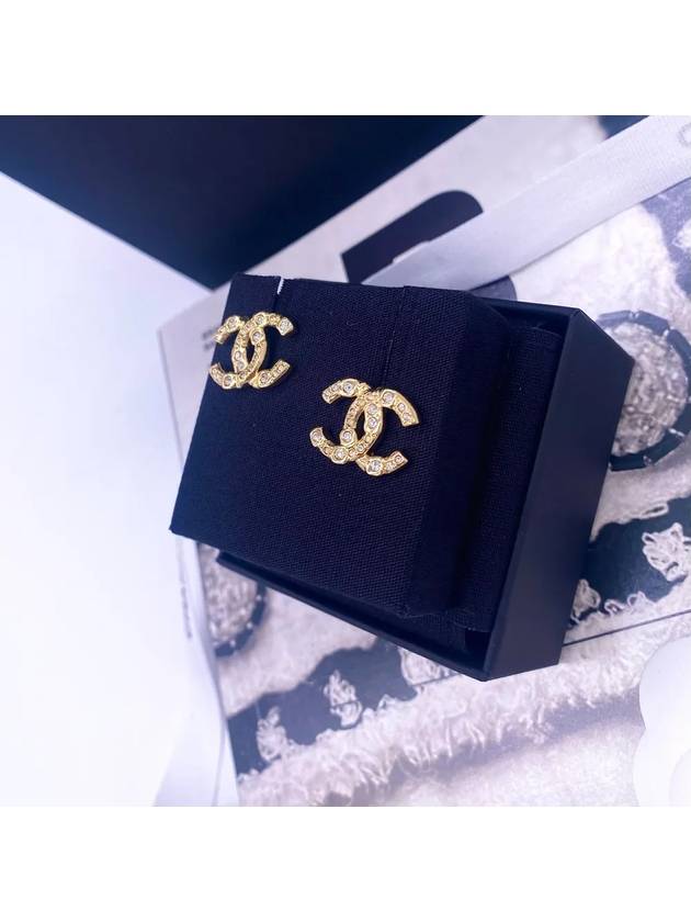 CC logo stud earrings gold - CHANEL - BALAAN 5