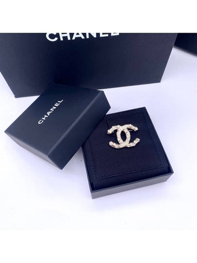 Women s Crystal Cubic CC Logo Brooch Champagne Gold ABE145 - CHANEL - BALAAN 2