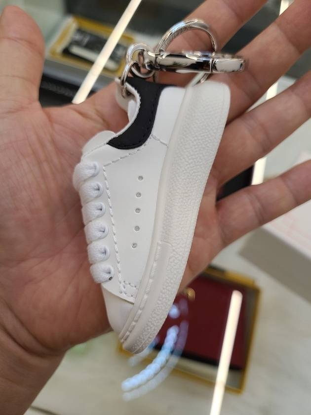 Oversole Sneakers Key Holder White - ALEXANDER MCQUEEN - BALAAN 4