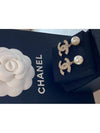 CC Metal Logo Pearl Earrings Gold - CHANEL - BALAAN.