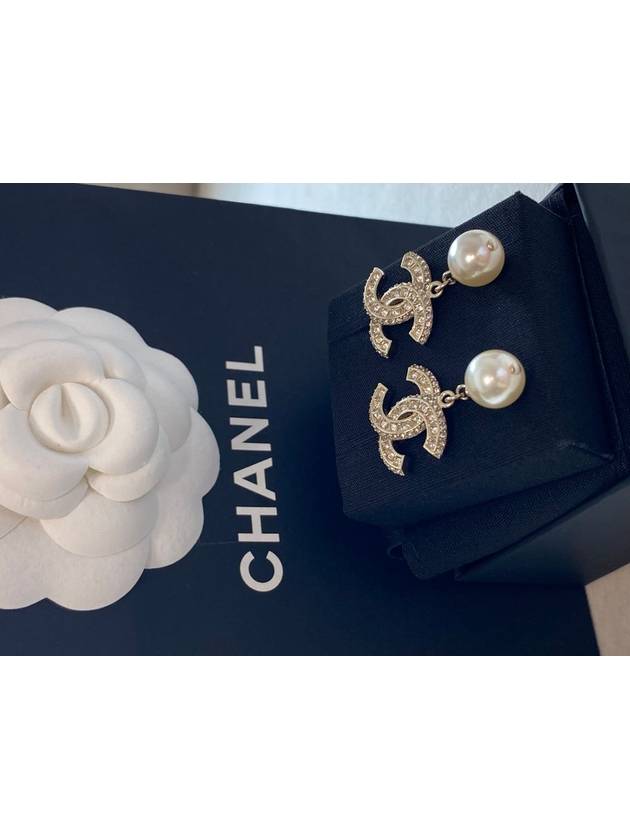 CC Metal Logo Pearl Earrings Gold - CHANEL - BALAAN 3