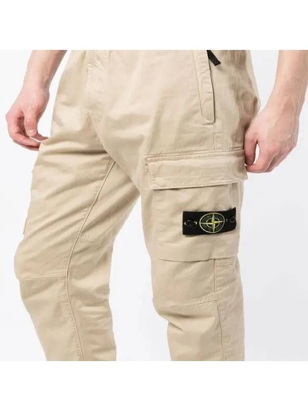 Men's Wappen Patch Cargo Straight Pants Beige - STONE ISLAND - BALAAN 3