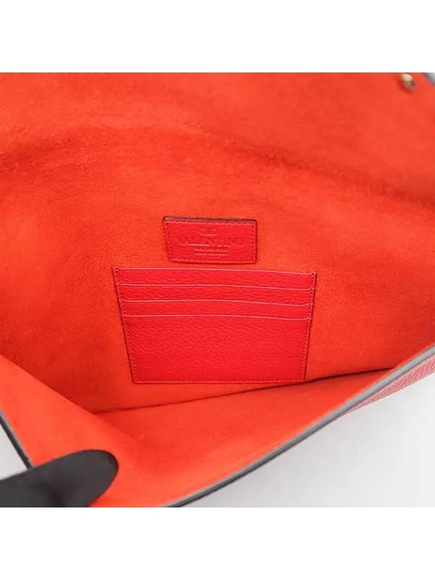 SW2P0P56VSH Red Leather Rockstud Envelope Flap Clutch - VALENTINO - BALAAN 6