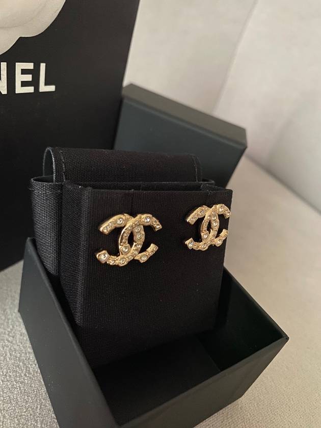 CC logo stud earrings gold - CHANEL - BALAAN 3