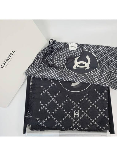 Cambon Package CC Logo Travel Kit Travel Kit Silk Pouch Eyepatch Cashmere Shawl Muffler Black White AA9055 - CHANEL - BALAAN 1