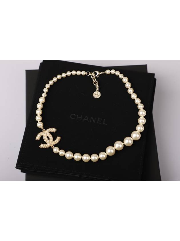 Necklace Metal Glass Pearls Resin & Gold Pearly White Crystal - CHANEL - BALAAN 3