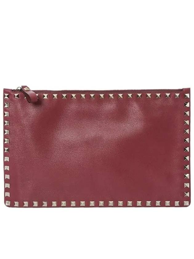 Rockstud Leather Clutch Bag Burgundy - VALENTINO - BALAAN 2