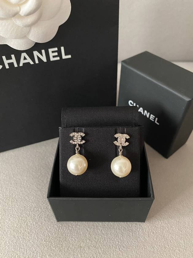 Metal Glass Strass Pearly White Earrings Silver - CHANEL - BALAAN 2