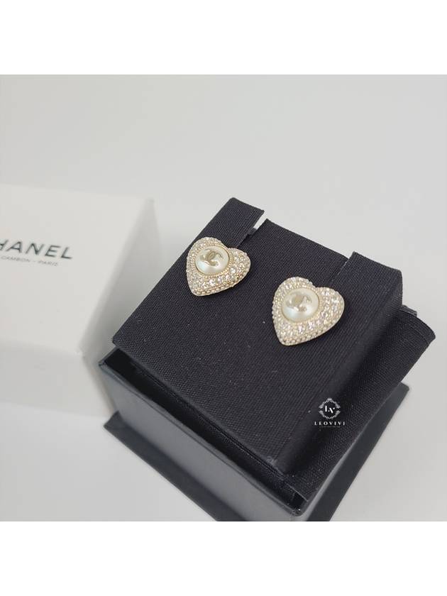 CC Heart Pearl Cubic Earrings White Gold - CHANEL - BALAAN 4