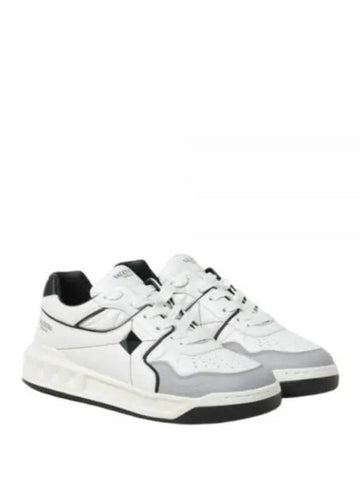 5Y0S0E71 NWN 0N2 5Y2S0E71 One Stud Low Top Sneakers - VALENTINO - BALAAN 1