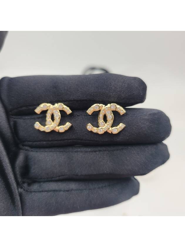 CC logo stud earrings gold - CHANEL - BALAAN 3