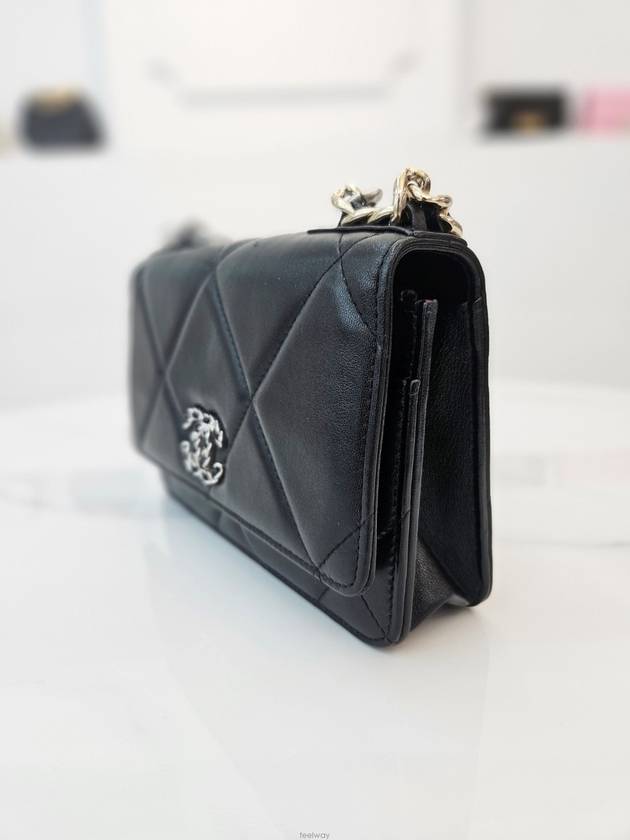 women cross bag - CHANEL - BALAAN 4