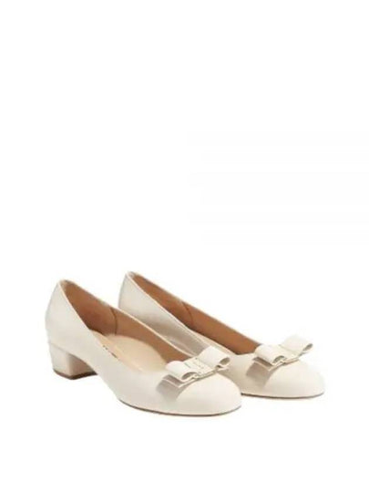 Vara Bow Patent Pumps White - SALVATORE FERRAGAMO - BALAAN 2