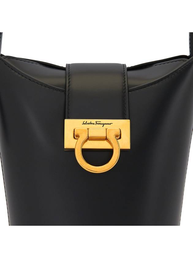 Small Trifolio Shoulder Bag Black - SALVATORE FERRAGAMO - BALAAN 8