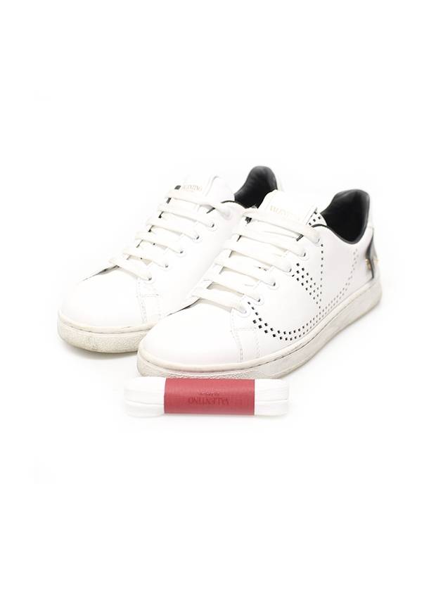 Women s Valentino SY2S0C04DYH White Calfskin V Logo Punching Rockstud Backnet Sneakers 34 gt Gangbuk used luxury goods - VALENTINO - BALAAN 3