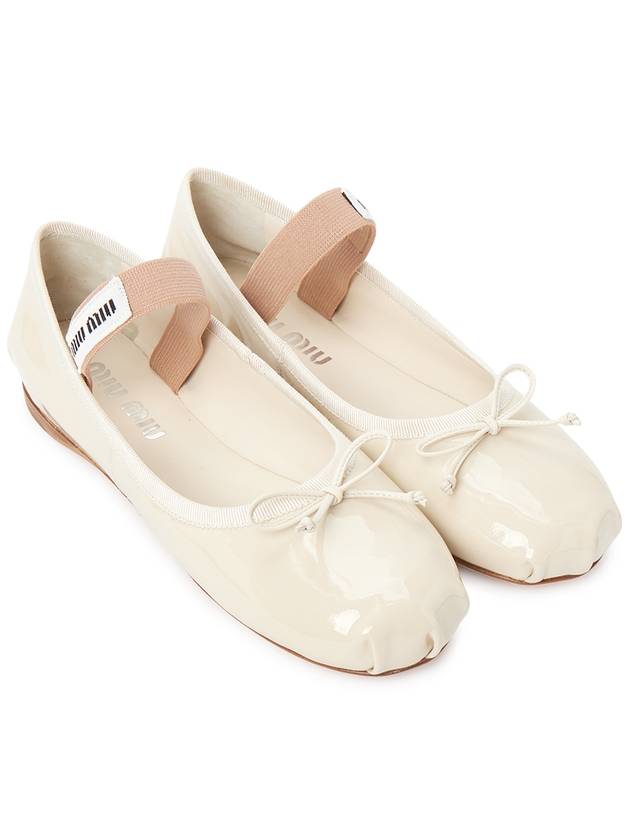 Patent Leather Ballerinas Avorio - MIU MIU - BALAAN 4