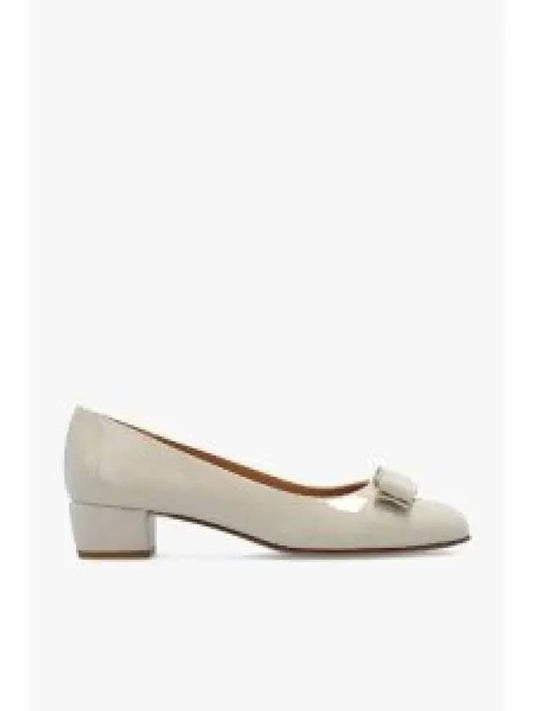 Vara Bow Patent Pumps White - SALVATORE FERRAGAMO - BALAAN 2