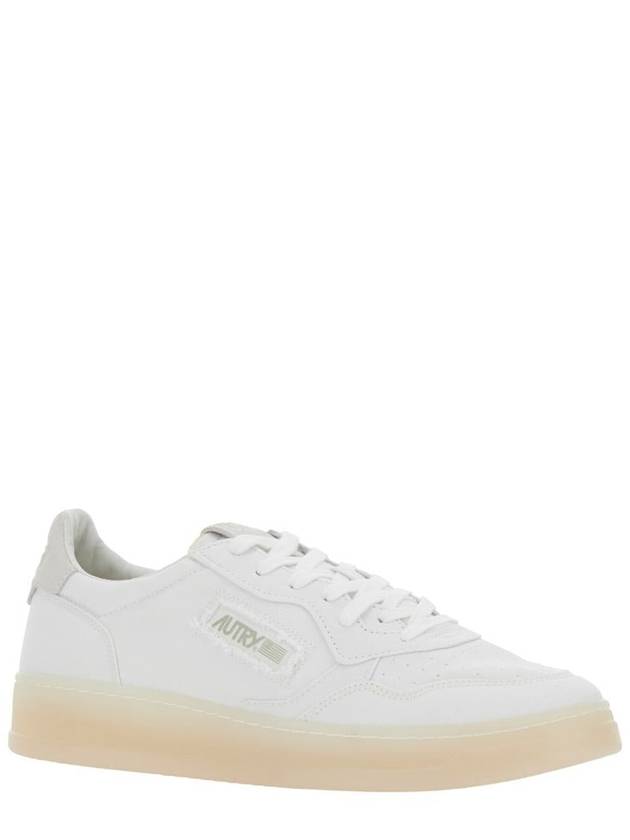 'Medalist' White Low Top Sneakers With Embossed Logo On The Tongue In Grained Leather Man - AUTRY - BALAAN 2