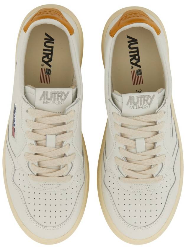 MEDALIST LOW SNEAKERS - AUTRY - BALAAN 6