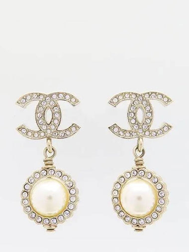 AB2307 CC Piercing Crystal Around Pearl Drop Gold Earrings - CHANEL - BALAAN 1