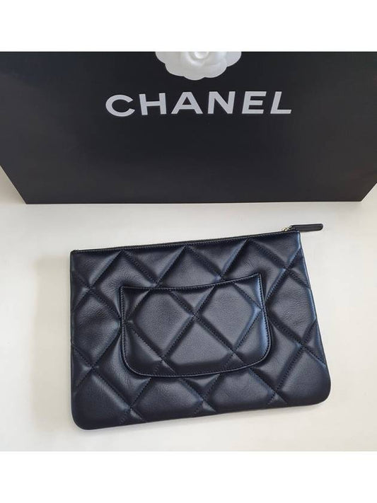 19 Clutch Medium Black Clutch Bag 19 Clutch Goat Skin AP0951 - CHANEL - BALAAN 2