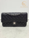 Used luxury goods Lewis It Black caviar silver classic flap shoulder bag medium size 28 - CHANEL - BALAAN 1