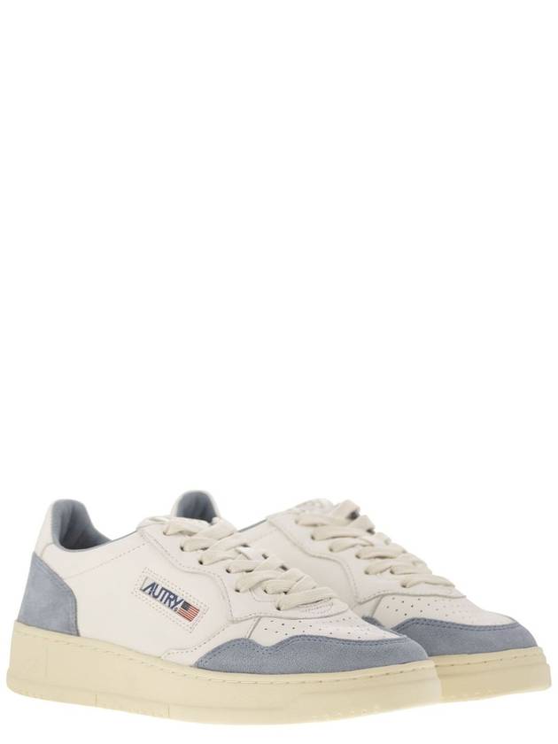 MEDALIST LOW - White leather and suede sneakers in powder - AUTRY - BALAAN 4