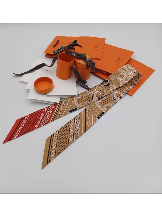 Eperon D'Or Bandana Twilly Scarf Beige Doré - HERMES - BALAAN 4