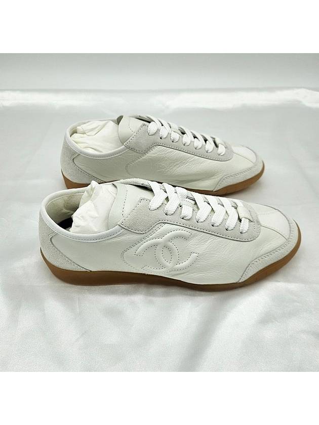 Sneakers CC Logo Velvet Calfskin Suede White G45996 - CHANEL - BALAAN 2