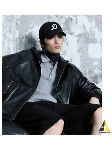 Seunghyeop Lee wears initial logo embroidered ball cap black SP323UCP90 - DESCENTE - BALAAN 1