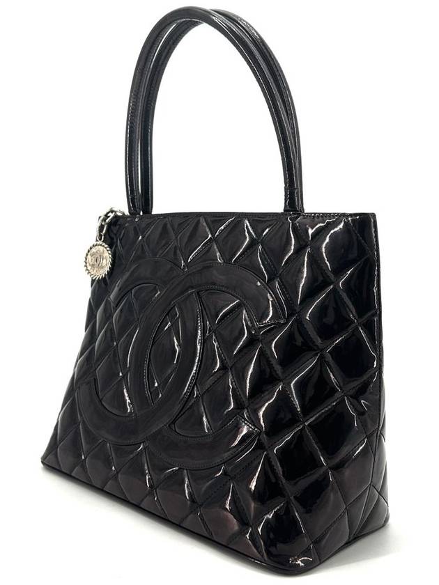 Patent Medallion Coin Bag Tote - CHANEL - BALAAN 3