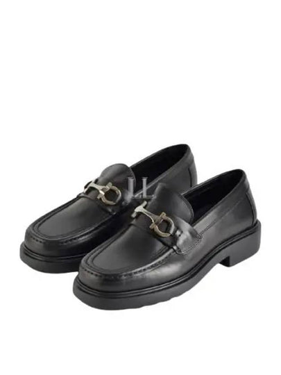 Moccasin Gancini Ornament Calfskin Loafers Black - SALVATORE FERRAGAMO - BALAAN 2