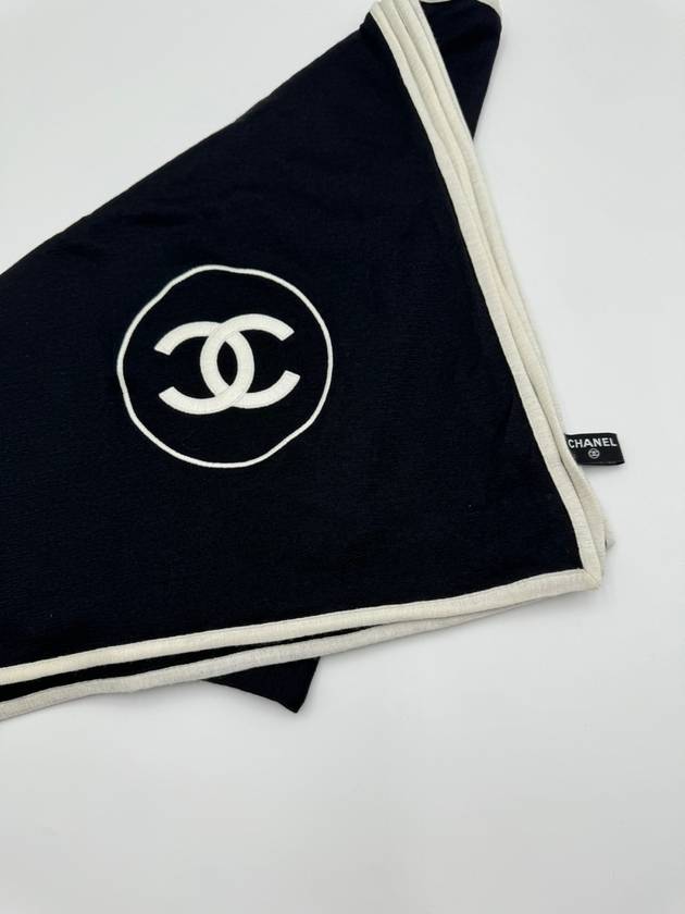 Women's CC Logo Cashmere Silk Jenny Muffler Black A52032 - CHANEL - BALAAN 3