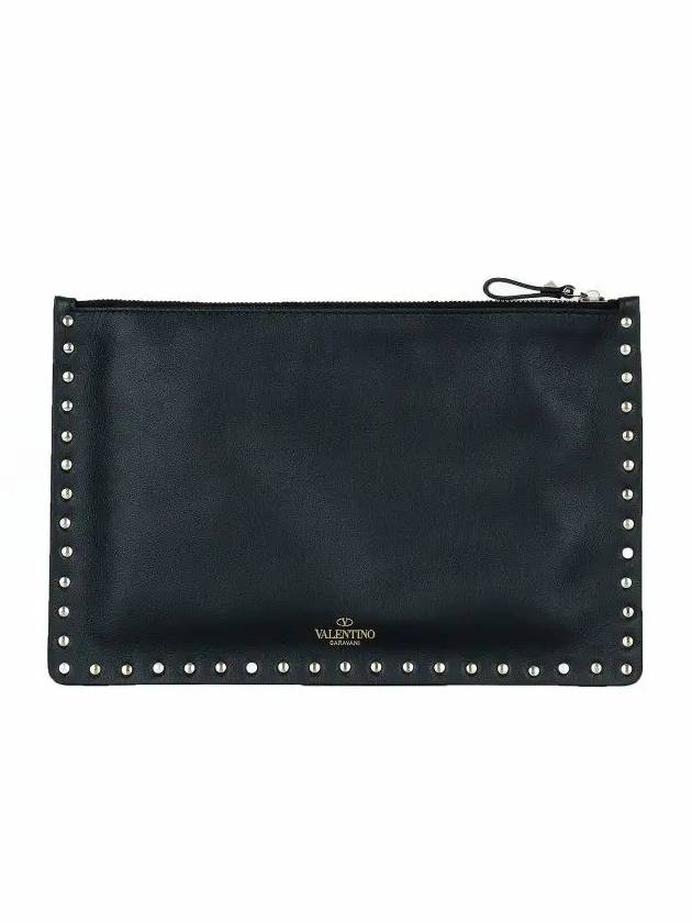 Rockstud Clutch Bag Black - VALENTINO - BALAAN 2