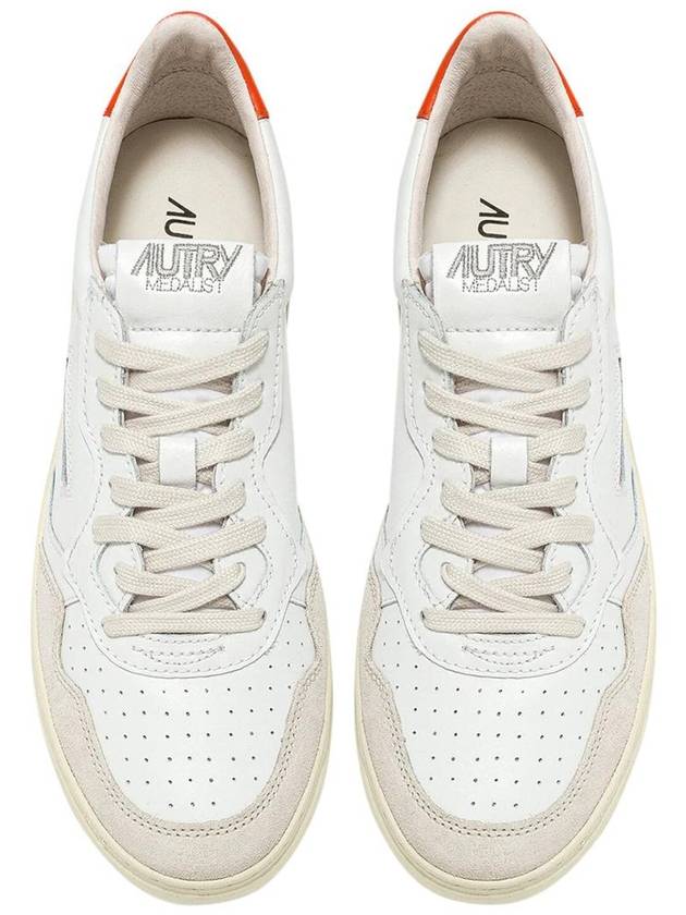 Women's Medalist Low Top Sneakers White Orange - AUTRY - BALAAN 4