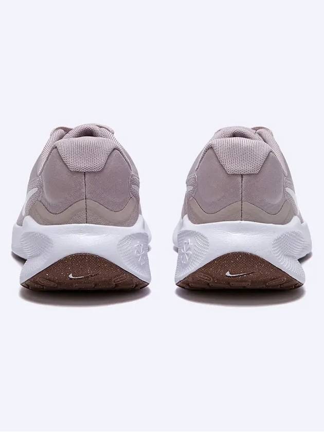 Revolution 7 Low Top Sneakers Platinum Violet - NIKE - BALAAN 6