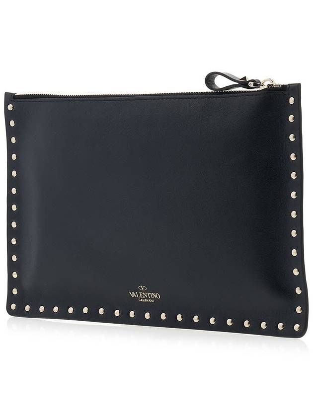 Rockstud Clutch Bag Black - VALENTINO - BALAAN.